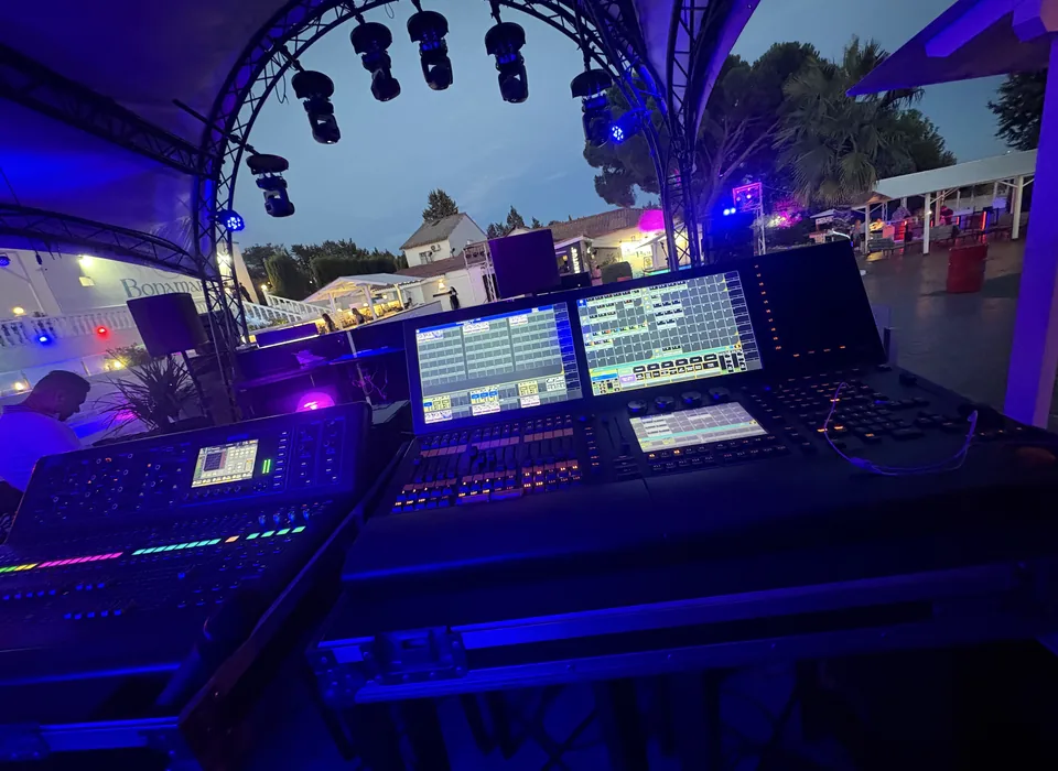 Control técnico de sonido e iluminación de La Tribu Fever en Bonamara
